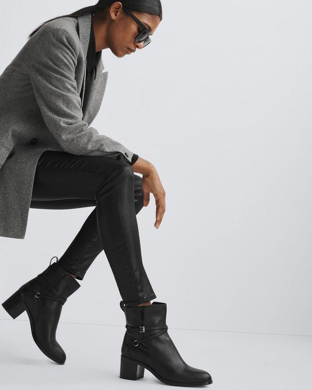 ヘーゼル　バックル