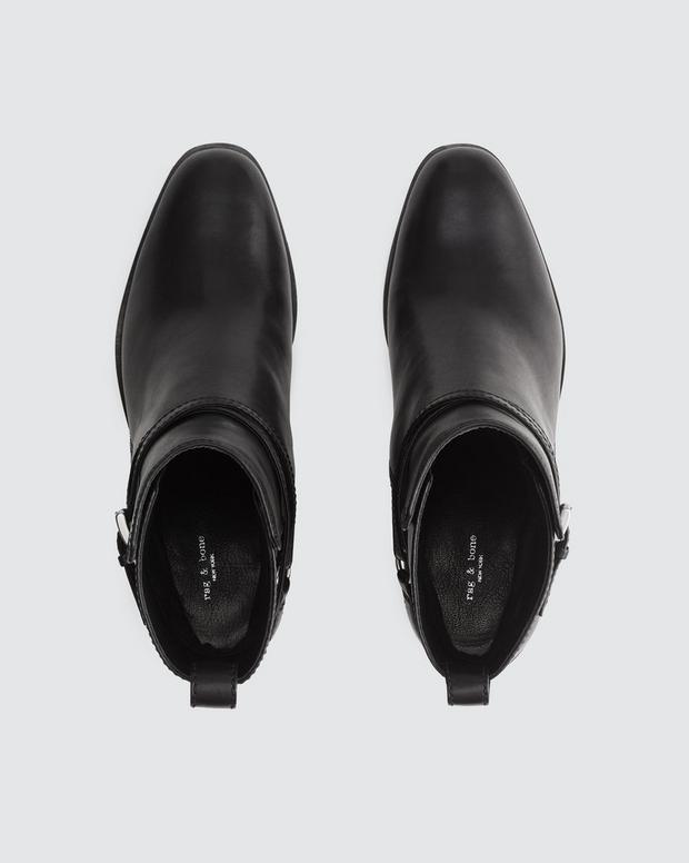 ヘーゼル　バックル