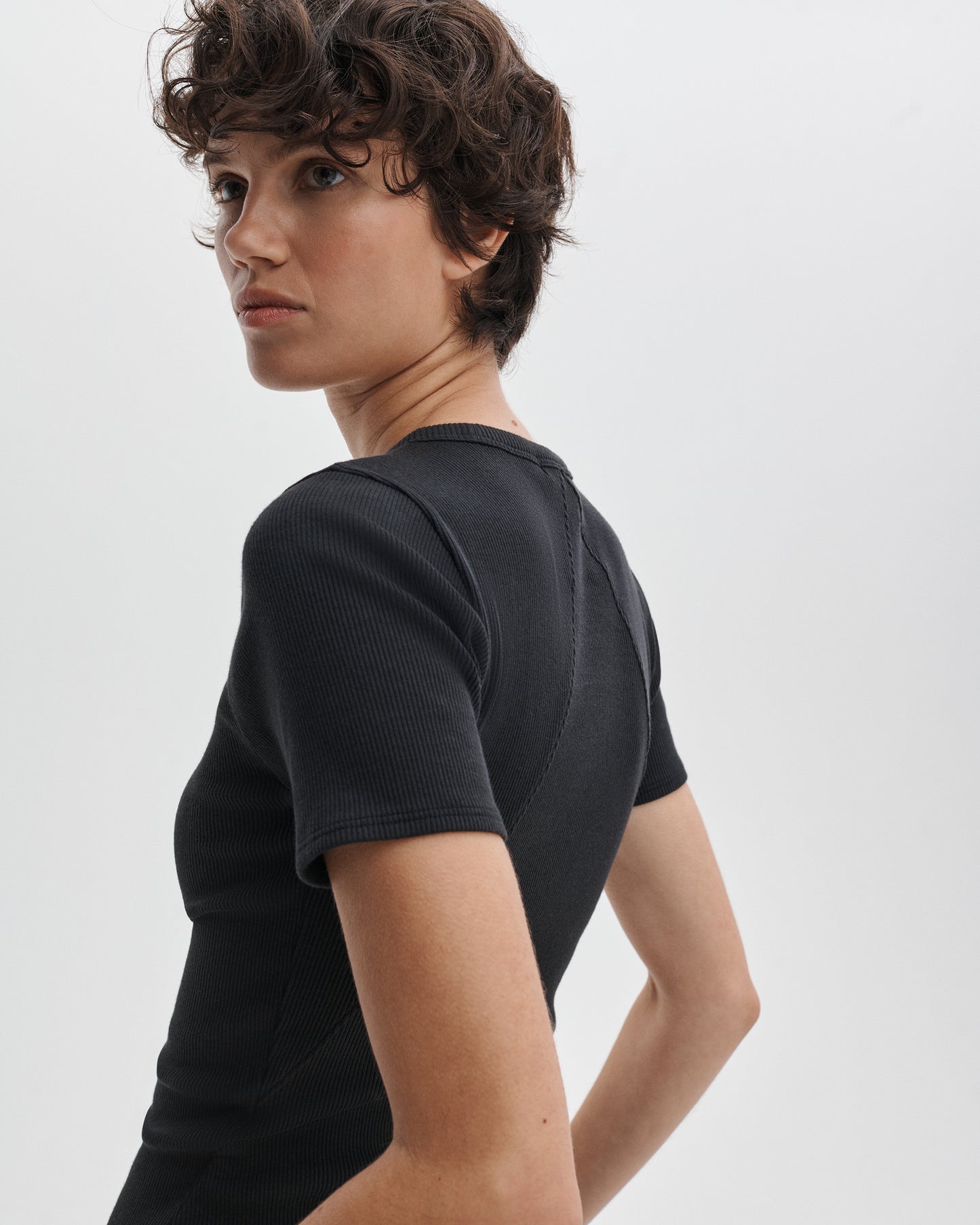 ザ　エッセンシャル　リブ　ショートスリーブ　クルー