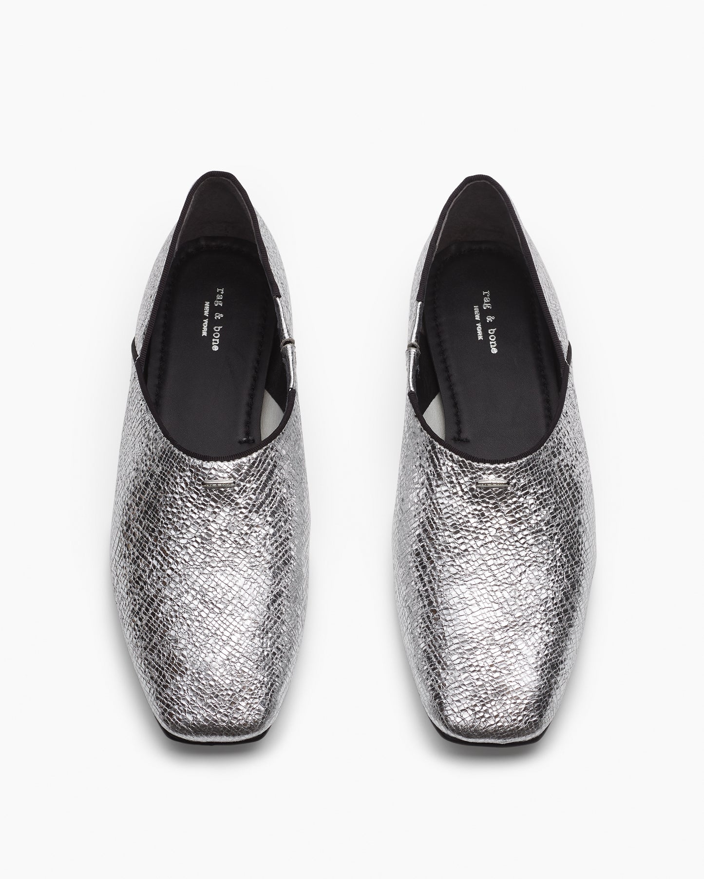 サディ　フラット