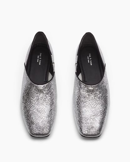 サディ　フラット