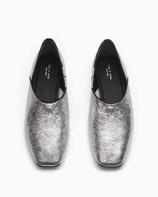 サディ　フラット