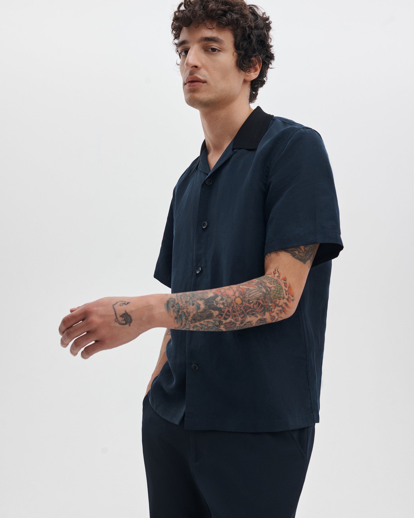 エイブリー　スラブ　シャツ