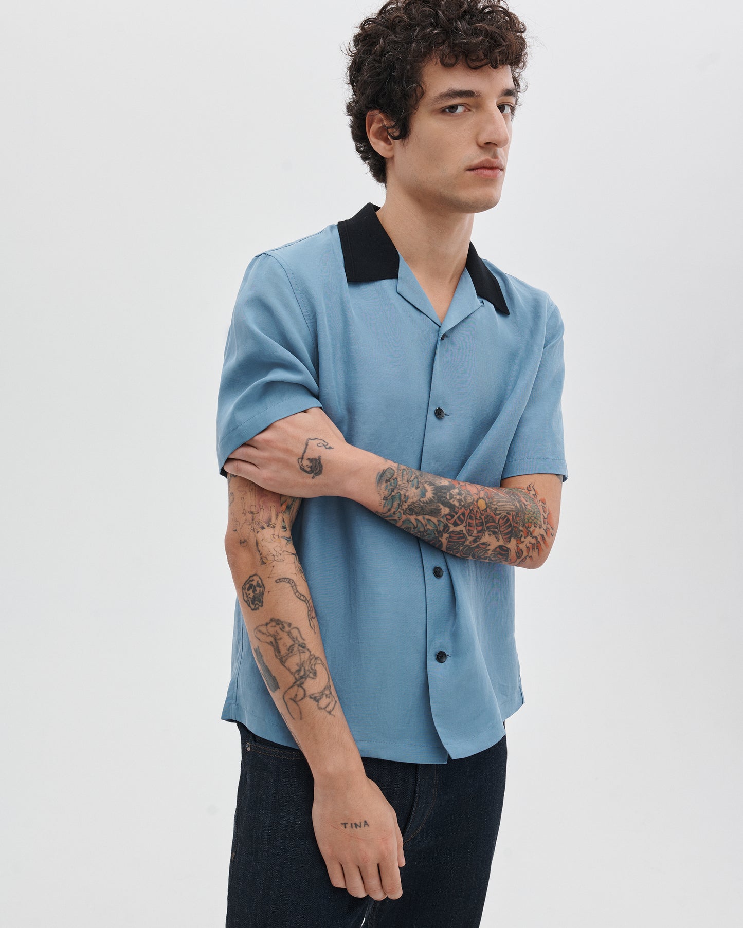 エイブリー　スラブ　シャツ