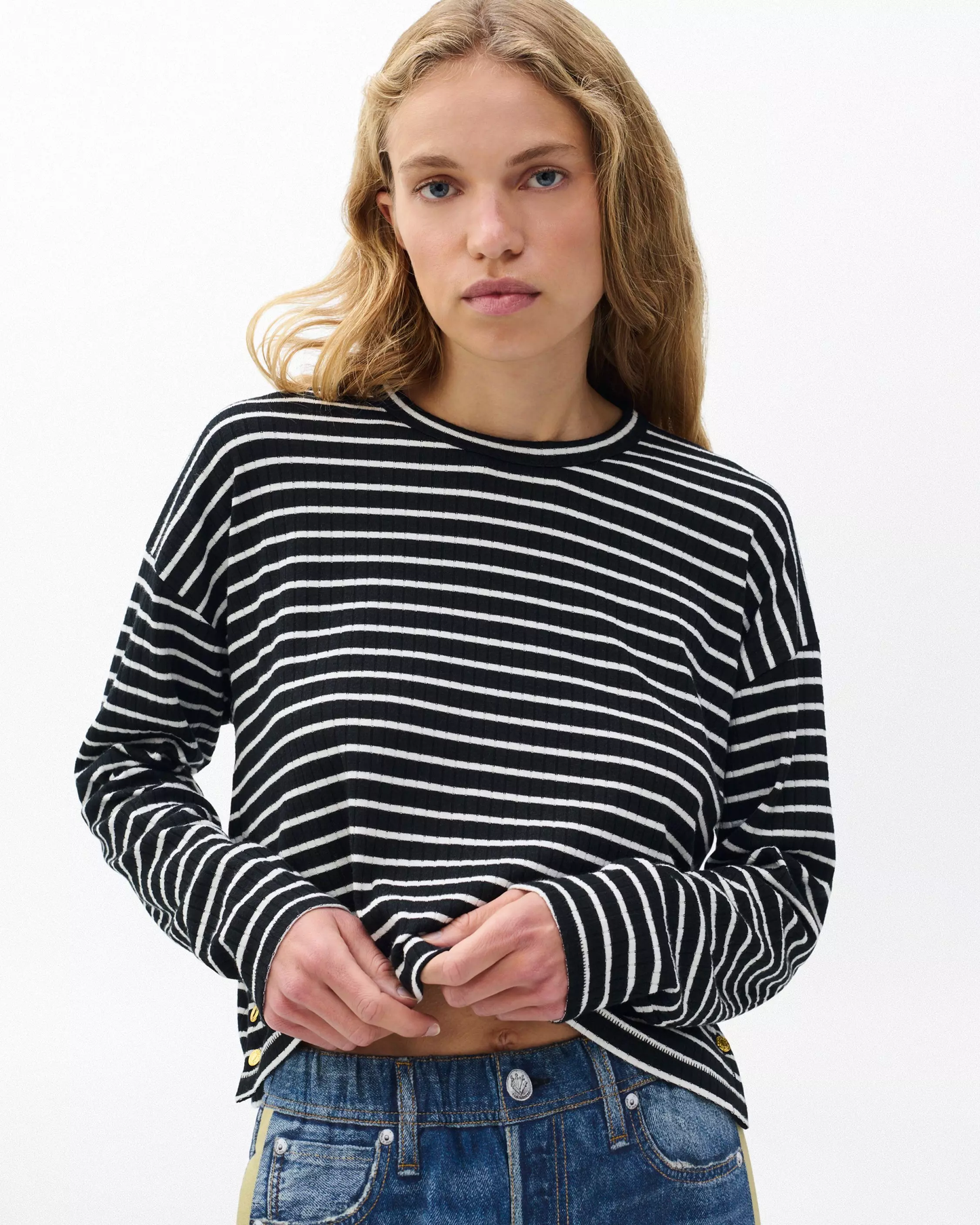 ザ　ニット　ストライプ　クルーネック　プルオーバー - BLKMT