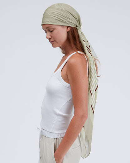 ピン　ストライプ　スカーフ