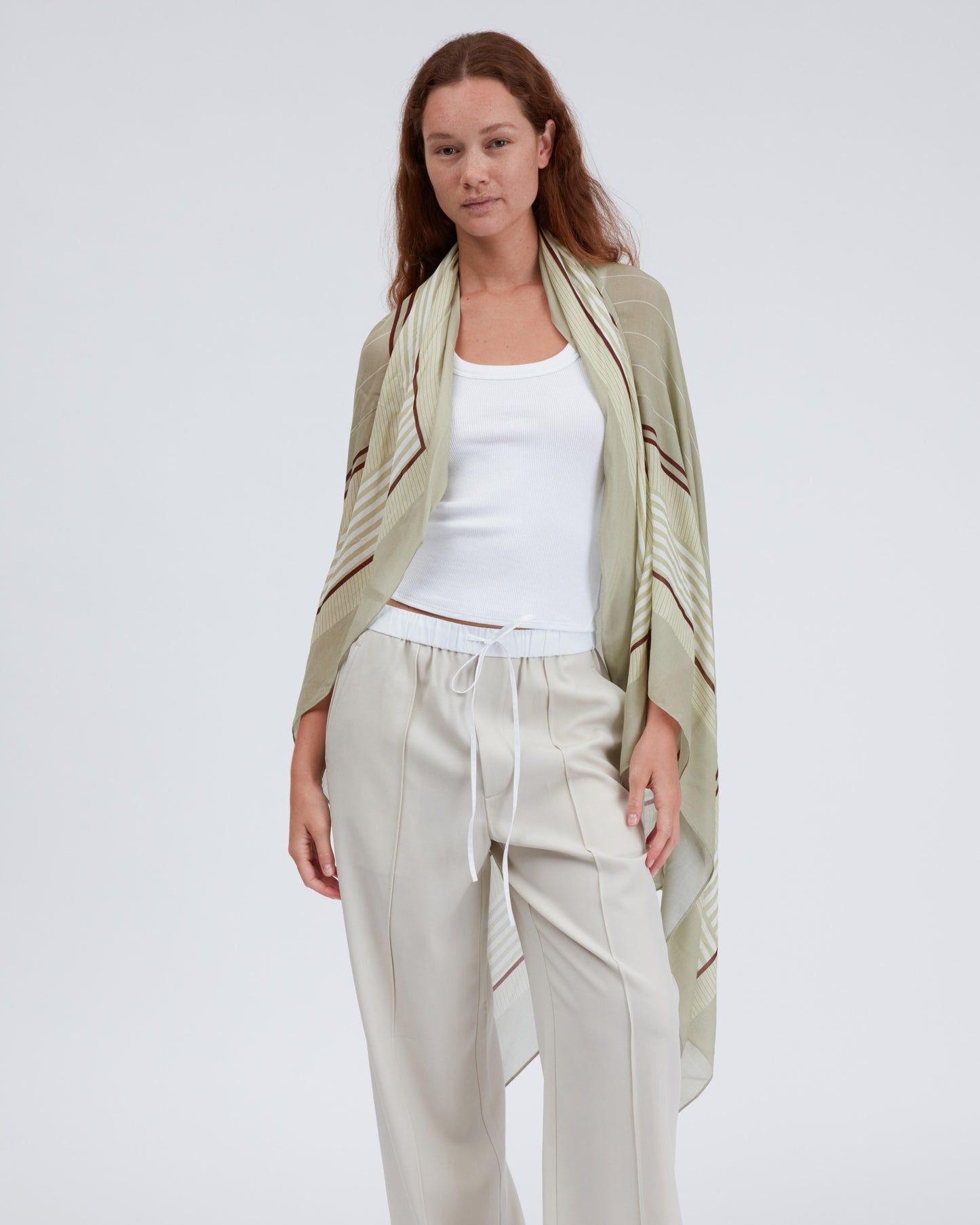 ピン　ストライプ　スカーフ