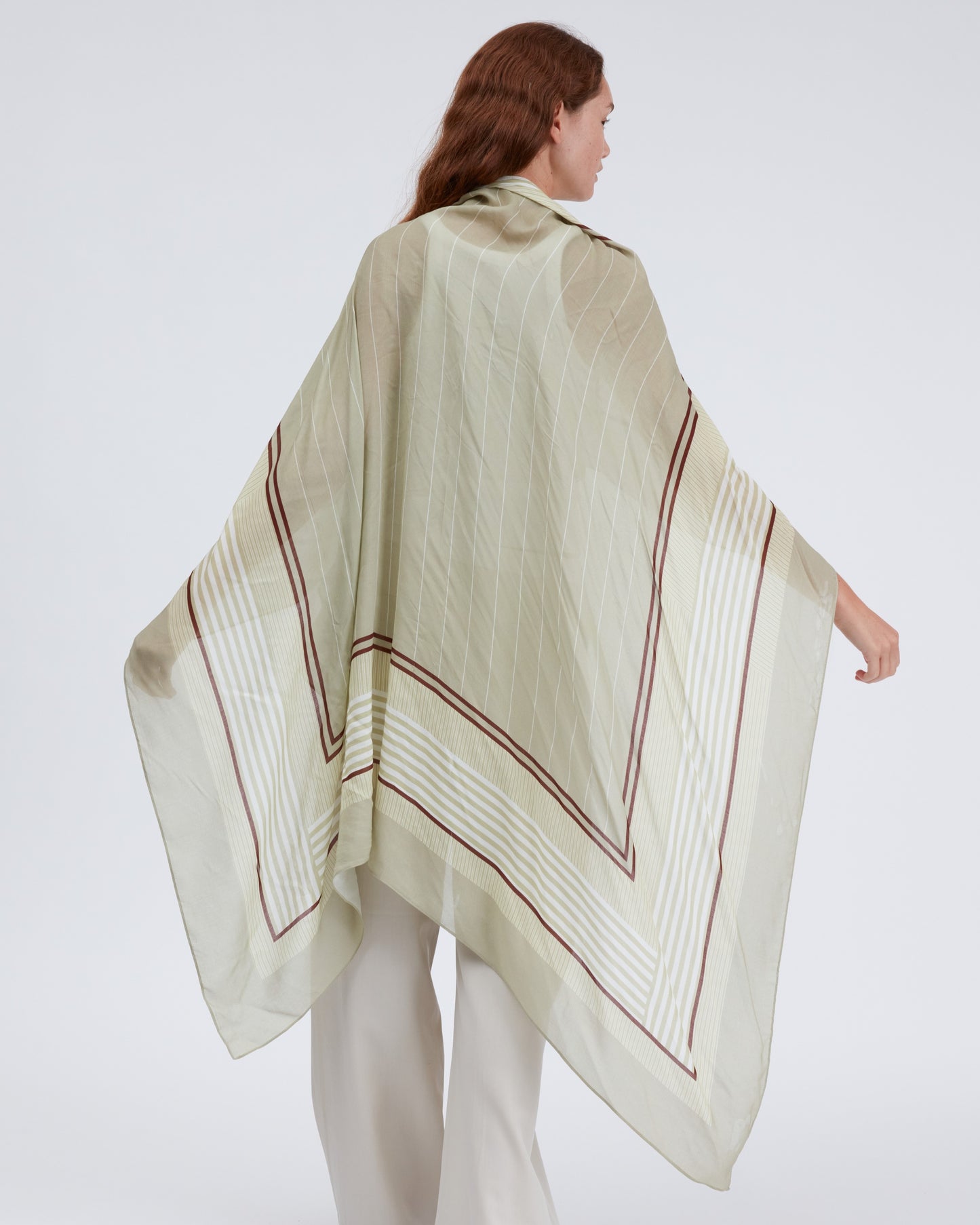 ピン　ストライプ　スカーフ