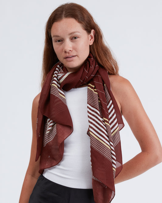 ピン　ストライプ　スカーフ